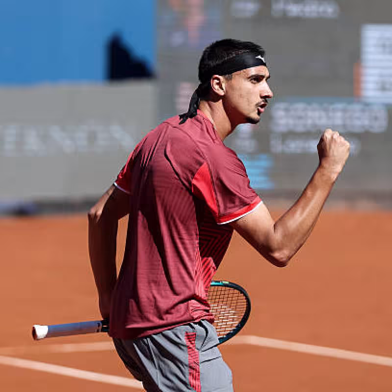 A reborn Sonego ends Pedro Martínez's journey in Barcelona.
