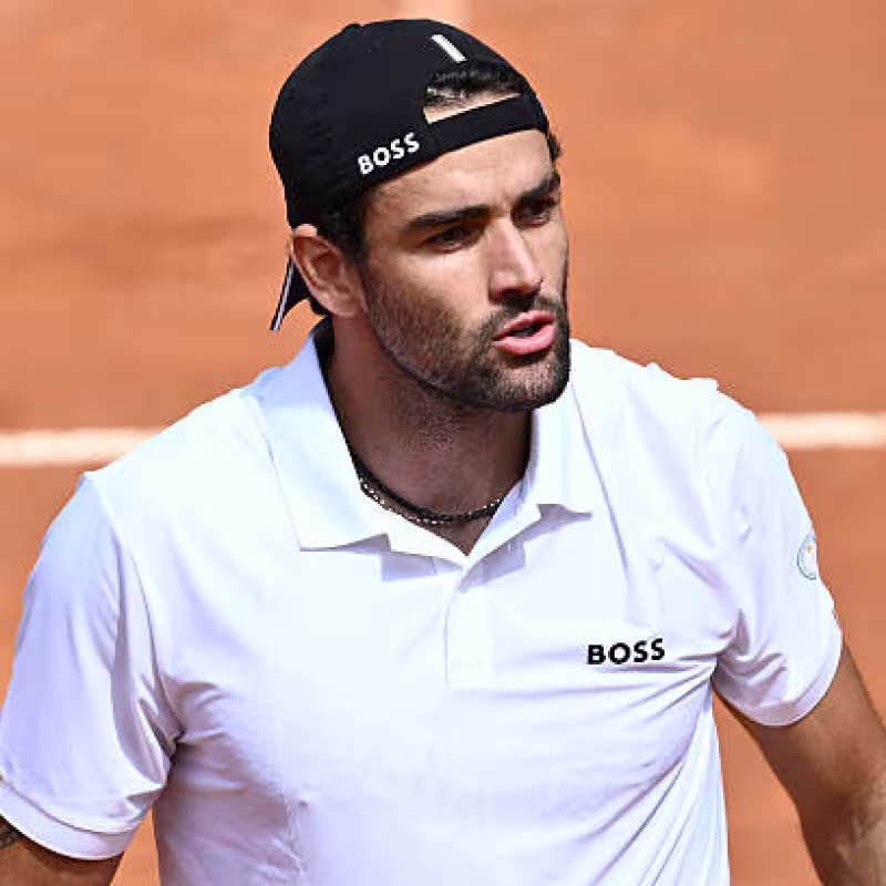 Berrettini could not believe it: the umpire judge forced a replay of the point after Popyrin's dampener jumped. Photo: Gettyimages