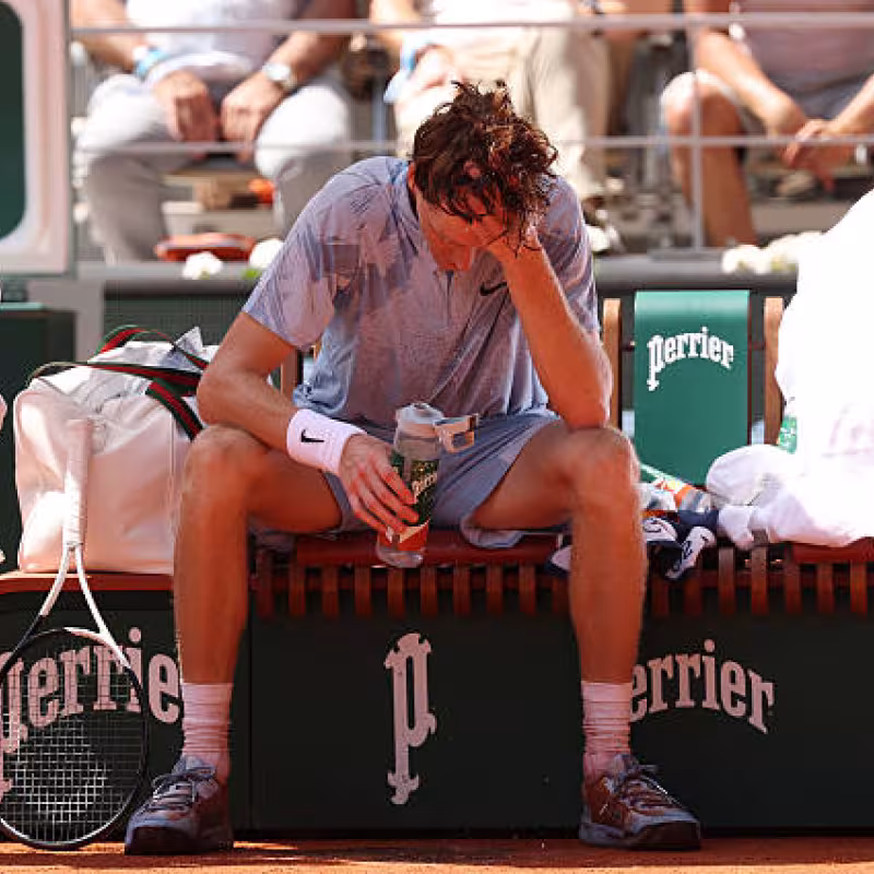 The heat breaks Sinner and Cerúndolo knocks out the favorite of Roland Garros. Photo: Gettyimages