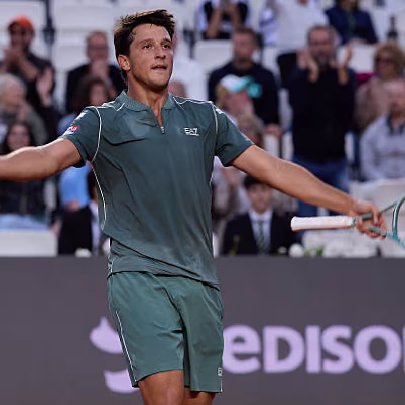 "Darderi achieves an epic comeback to eliminate Zverev at ATP Rome"