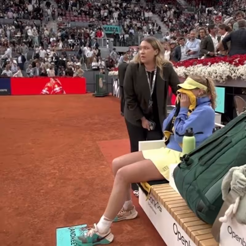 Andreeva breaks down in tears after losing in the Madrid final