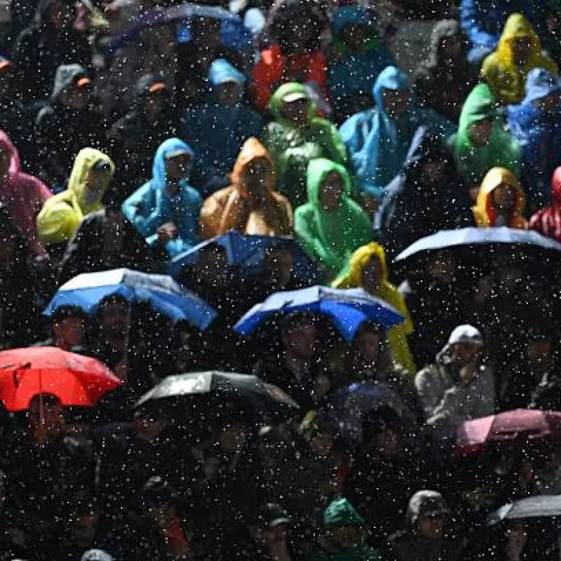 Rain forces suspension of the Sinner - Medvedev match in the deciding set in Rome. Photo: Gettyimages.