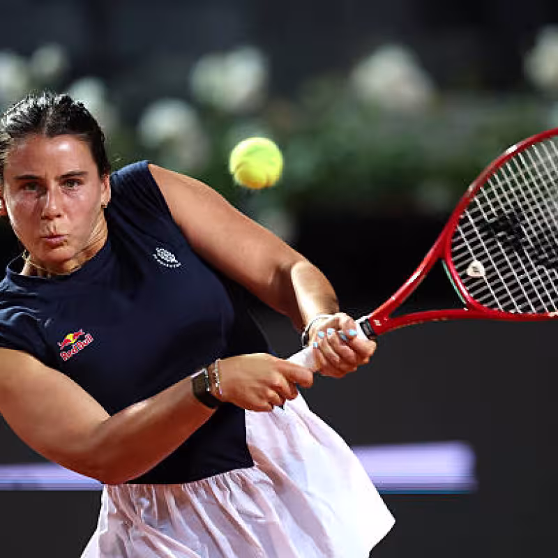 Navarro unleashes her best version to defeat Jovic at the WTA Strasbourg Open.