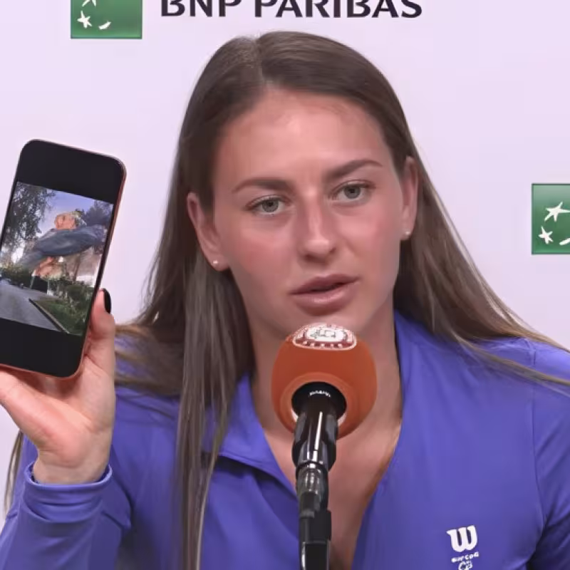 Kostyuk reveals the drama experienced before going out to play today at Roland Garros: "I received this photo". Photo: Getty