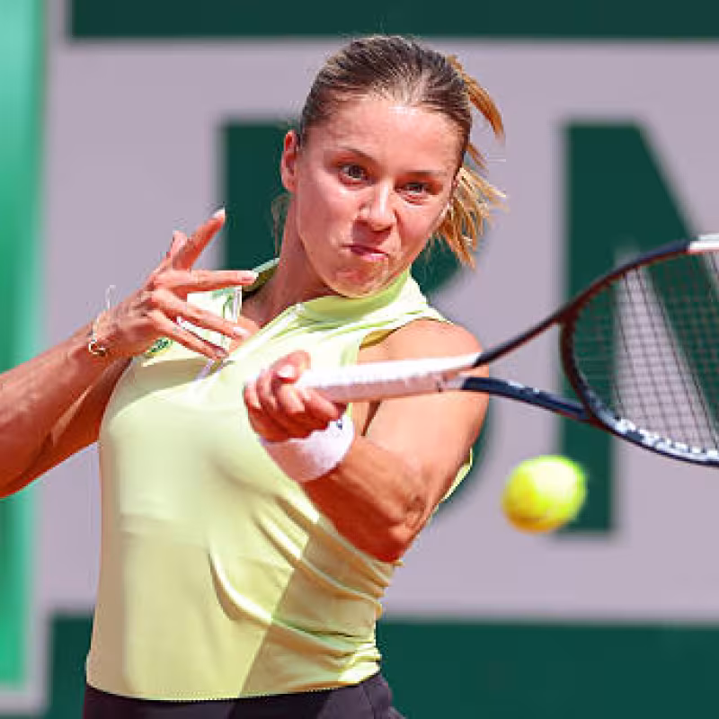 Chwalinska topples Parry and keeps dreaming at Roland Garros.