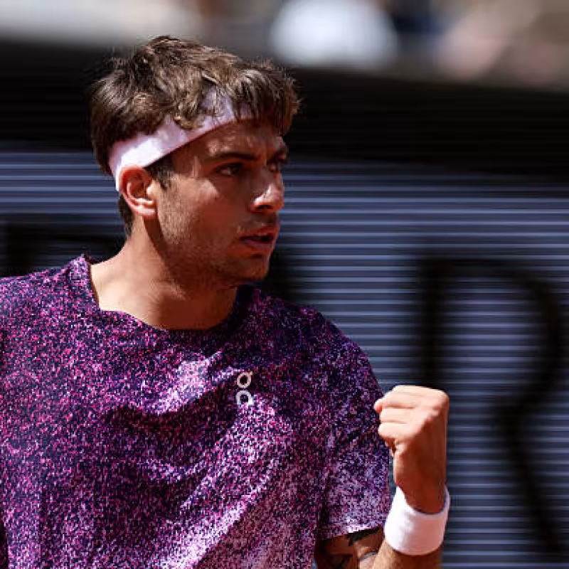 Cobolli continues unstoppable: defeats Svajda and advances to his first quarterfinals of Roland Garros. Photo: Getty Images