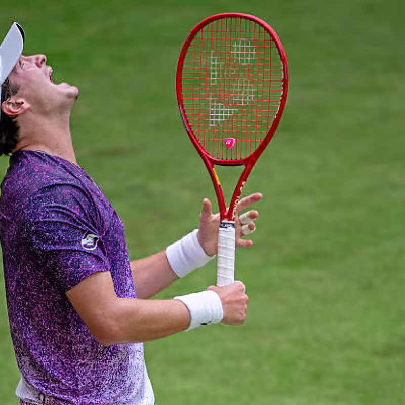 Fonseca withdraws from Eastbourne due to shoulder discomfort and raises alarms ahead of Wimbledon. Photo: Getty Images