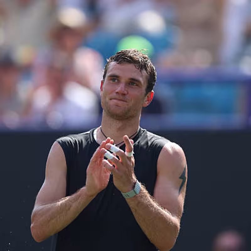 Jack Draper retrouve le sourire et atteint déjà les demi-finales à Eastbourne.