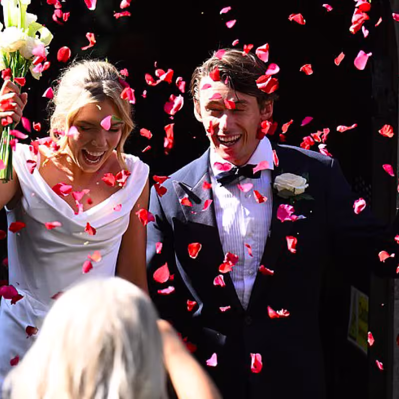 Alex de Minaur y Katie Boulter se dan el 'sí, quiero' en una boda secreta durante la final de Wimbledon. Fuente: Mirar