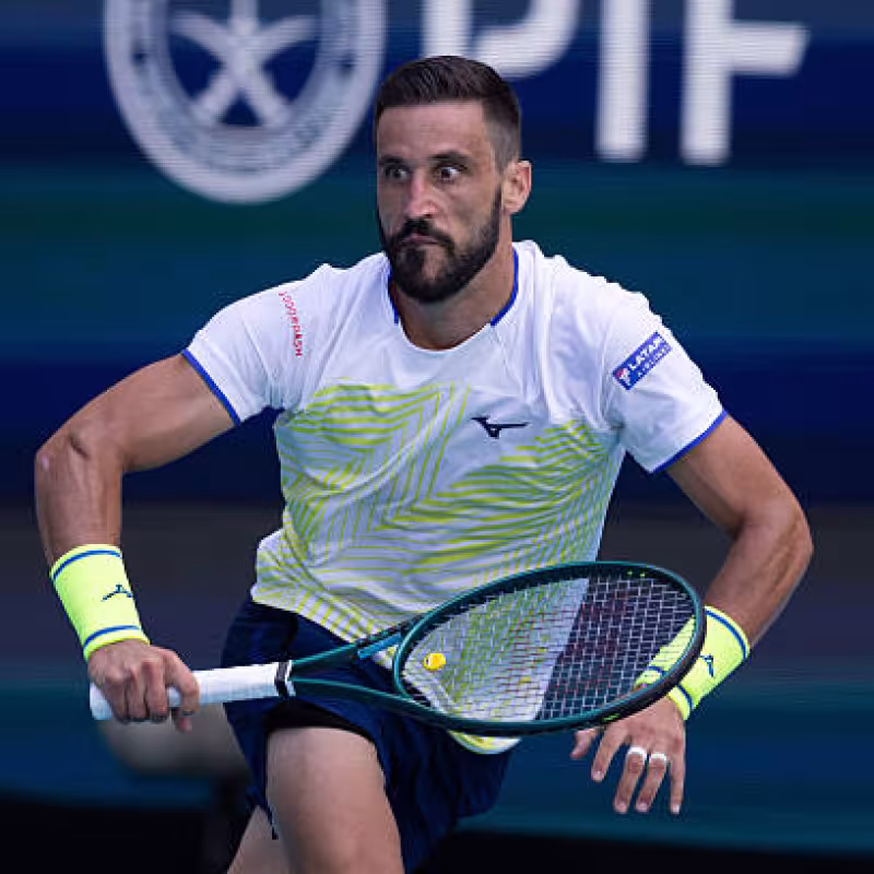 Dzumhur explodes after an error from electronic line calling against Arnaldi: "I'm not playing anymore." Source: Getty Images.