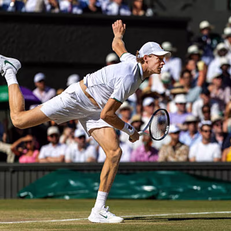 Jannik Sinner, amélioration au service. Photo : gettyimages