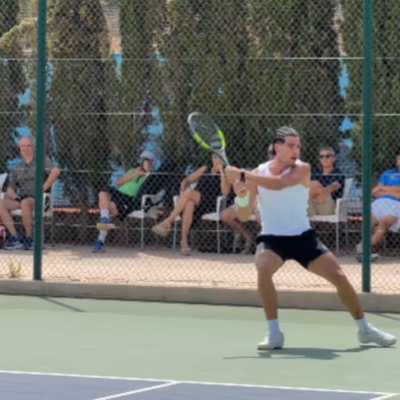 Carlos Alcaraz entrena con intensidad en Murcia. Foto: Germán Abril