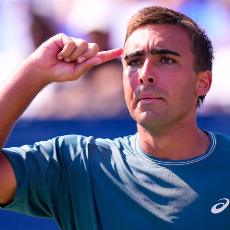 Dani Mérida le enseña a Griekspoor cómo se juega al tenis. Fuente: Getty