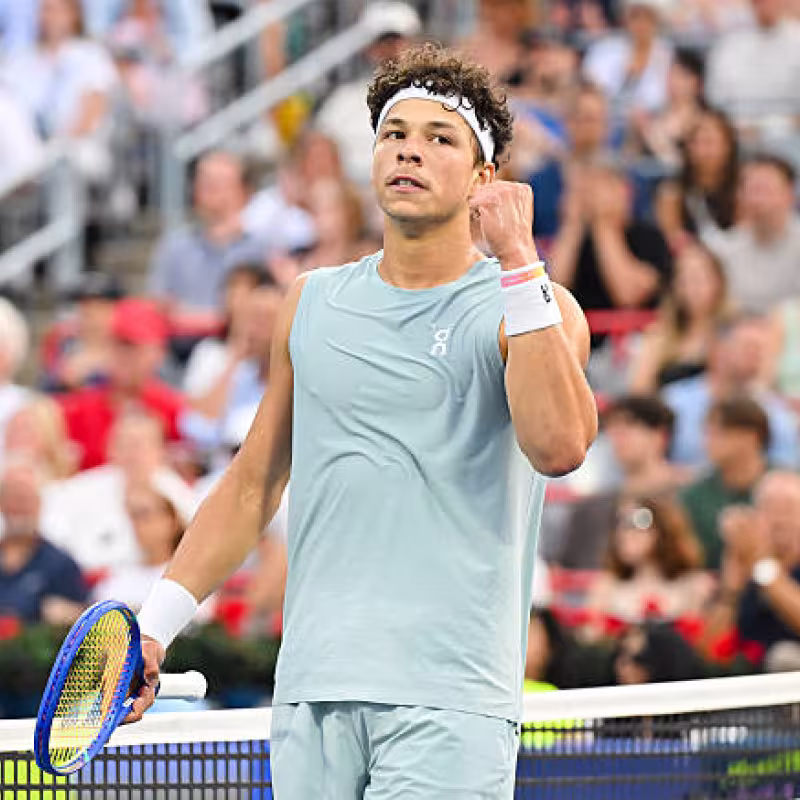 El campeón Shelton es demasiado para un irregular Fonseca. Foto: Gettyimages