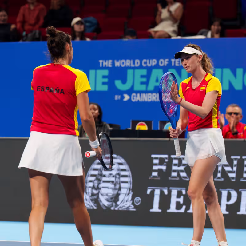 España pelea, termina con los fantasmas y se mete en las semifinales de la Billie Jean King Cup. Foto: Álvaro Díaz (RFET)