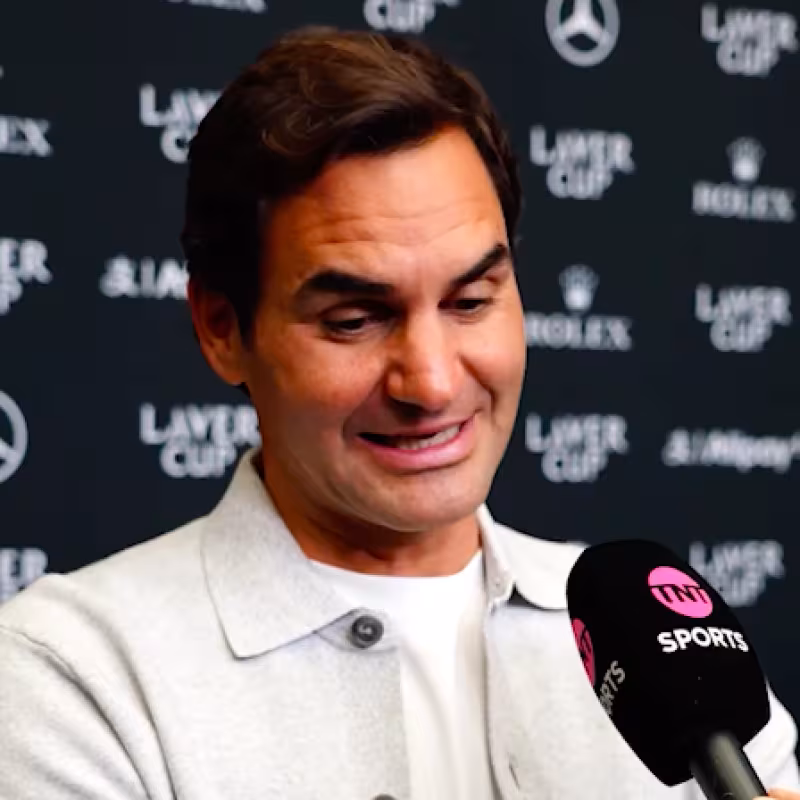 Roger Federer se mouille sur qui est meilleur entre Jannik Sinner et Carlos Alcaraz : "Quand il est à son meilleur, c'est le meilleur". Source : TNT