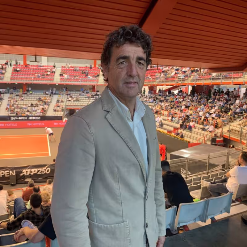 "The tennis player is a hypocrite; we criticize things we do not apply."