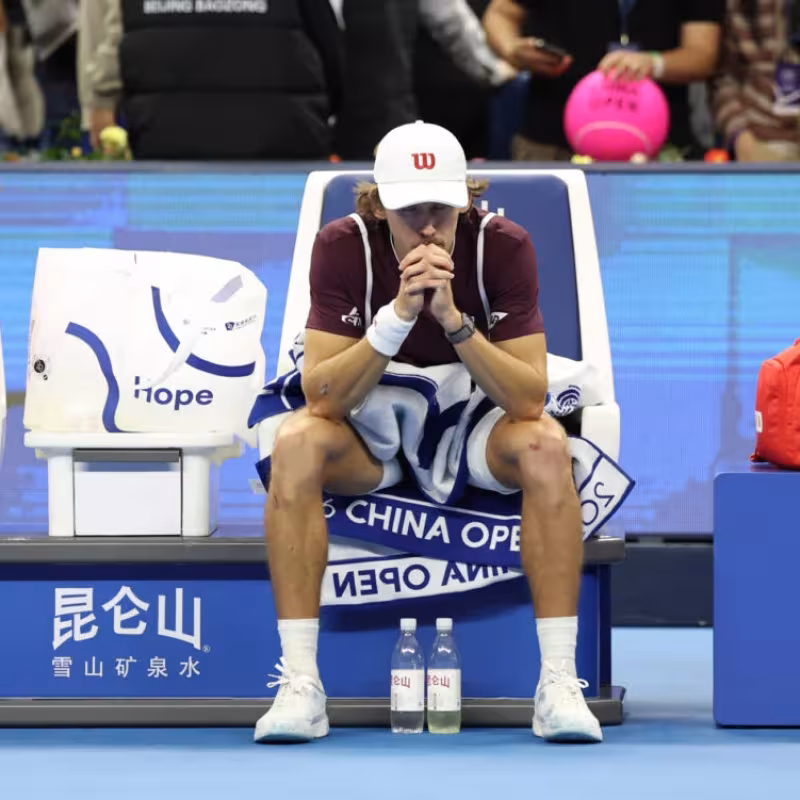 De Miñaur revela la lesión que le obligó a retirarse ante Djokovic. Fuente: Getty