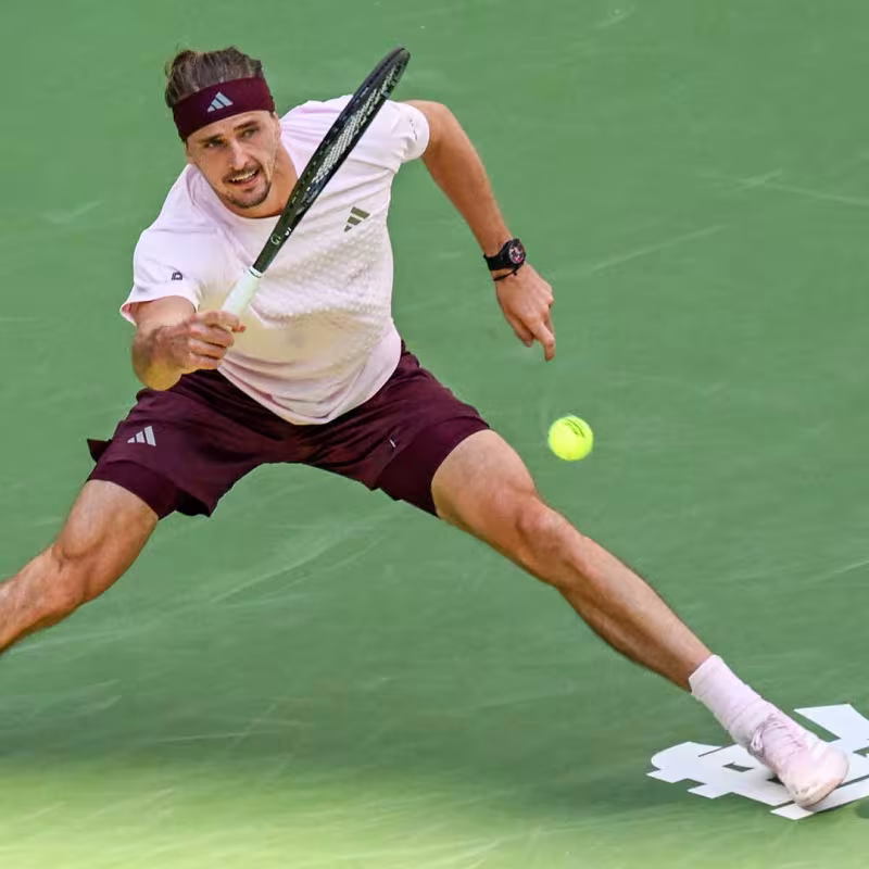 Alexander Zverev vince contro Halys a Shanghai. Foto: gettyimages