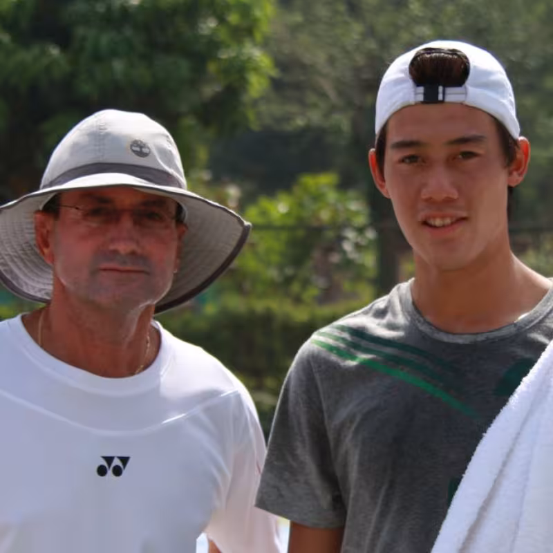 Gabriel Jaramillo, primo allenatore di Kei Nishikori, omaggia la carriera del giapponese. Fonte: PDB