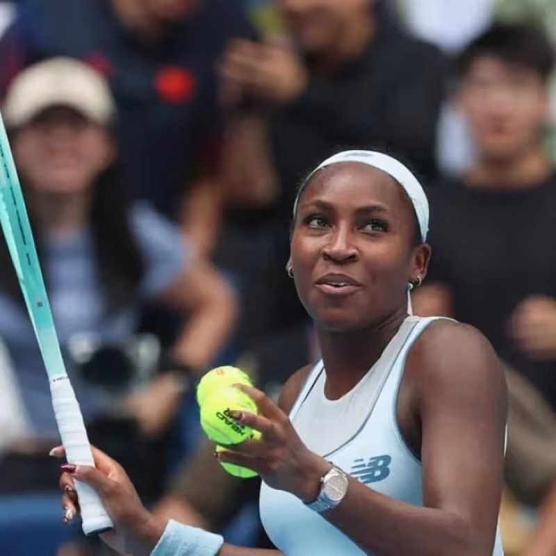 Gauff bat la jeune Sin Xinran et s'incline devant son talent.