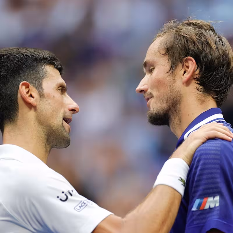 A qué hora y dónde ver el Djokovic - Medvedev de semifinales del ATP Pekín 2026. Foto: Gettyimages