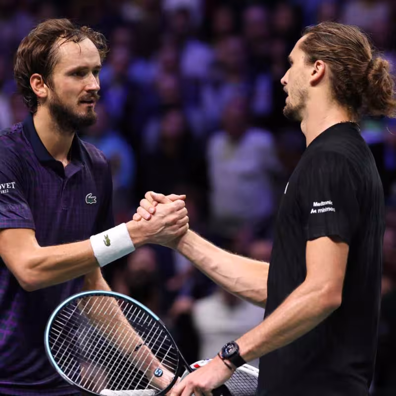 Medvedev salió a defender a Zverev.